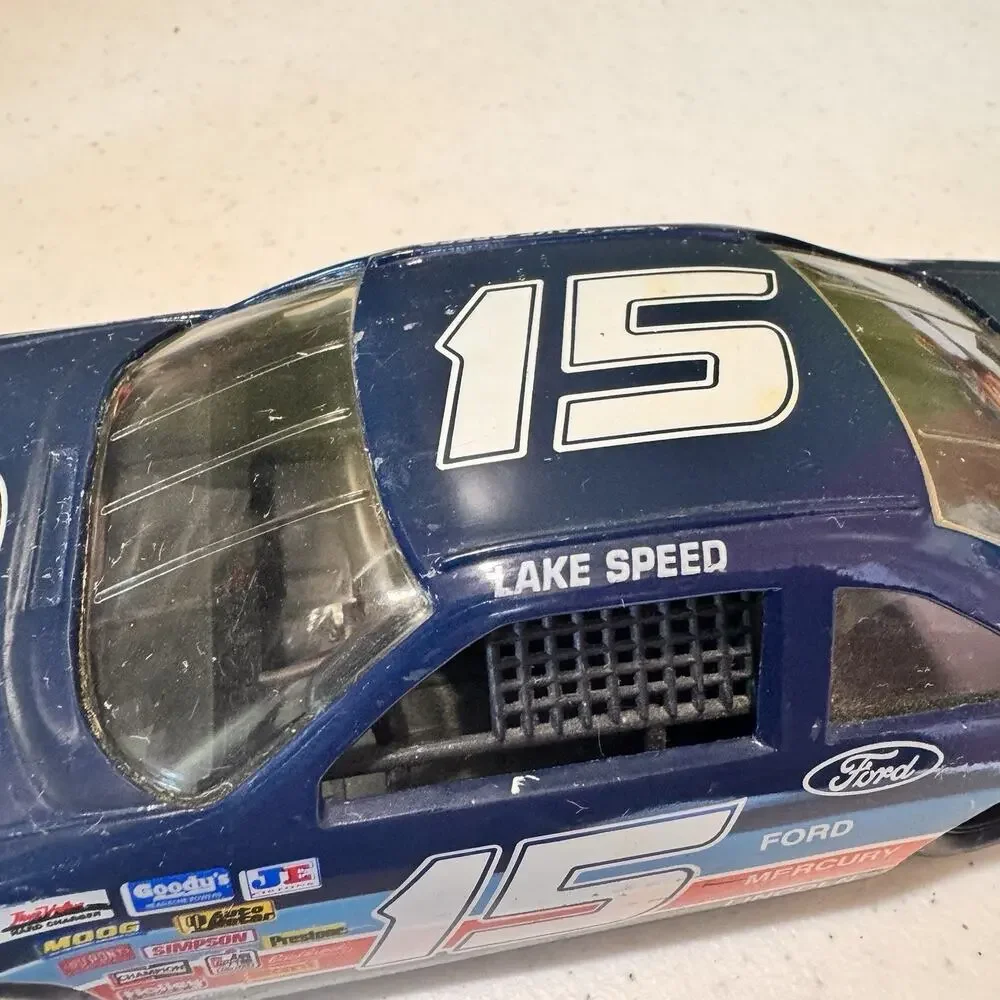 Nascar #15 Quality Care/Igloo 1992 Ford‎ Thunderbird Die-Cast Car 1:24 Scale Vtg